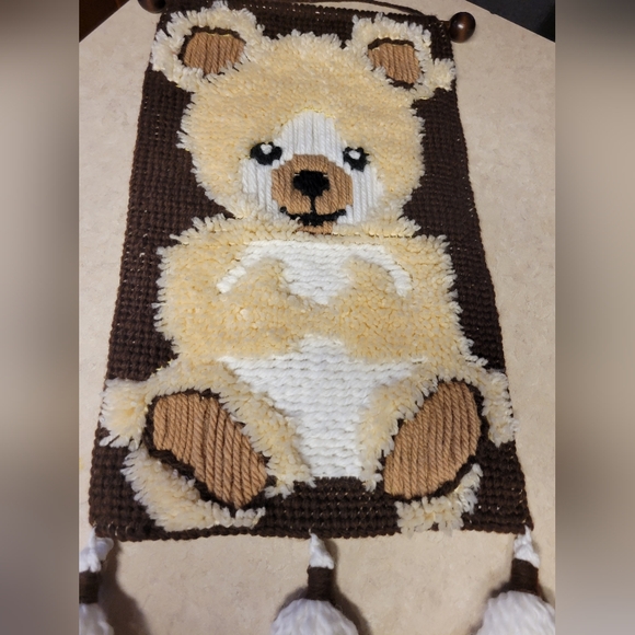 Vintage Handcrafted Bear latchhook Wall Hanging with Tassels - Picture 2 of 7